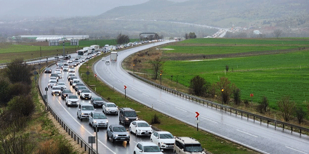 Tatil dönüşü trafik erken başladı