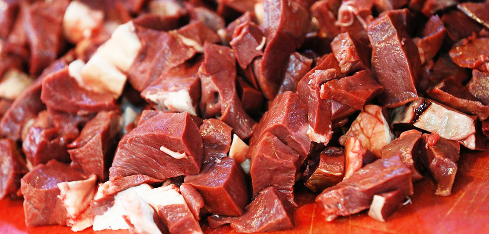 Kurban etinin mevlit veya düğün yemeği yapılması caiz midir?