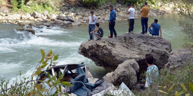 Kurbanlık yolunda kaza: 4 ölü, 1 yaralı