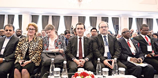 ‘Küresel değişime ayak uydurmalıyız’