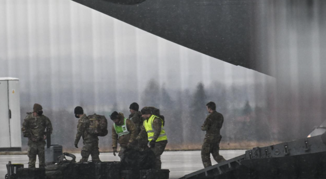 Küresel haydut Trump’tan işgal sevkiyatı! Siyonist ortağı için Orta Doğu’ya binlerce katil asker gönderiyor