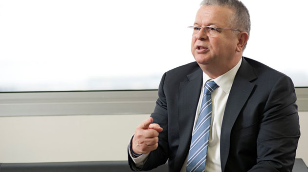 Gerileyen fiyatlar ve rekabet çeliği büktü