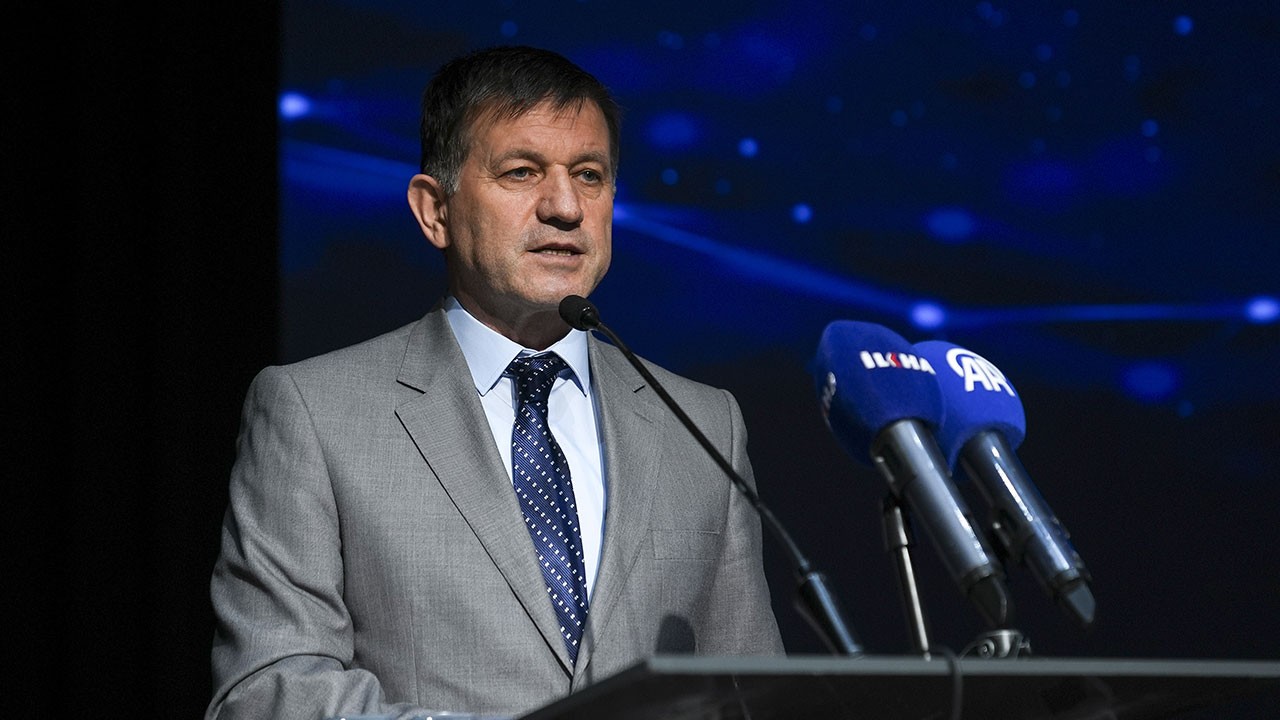 Küresel zulme karşı 3 dilde çözüm raporu! İstanbul İmam Hatip Liseleri Model İslam İşbirliği Teşkilatı Zirvesi başladı