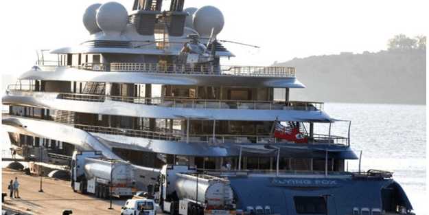 Küreselci Bill Gates'ten, Türkiye'deki yat personeline üç araç dolusu...