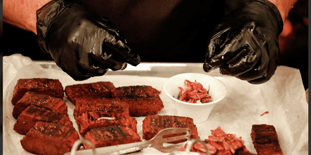 Küreselcilerin son oyunu sahnede! İsraillilerin ürettiği 'yüzde 100 yapay et' artık piyasada!