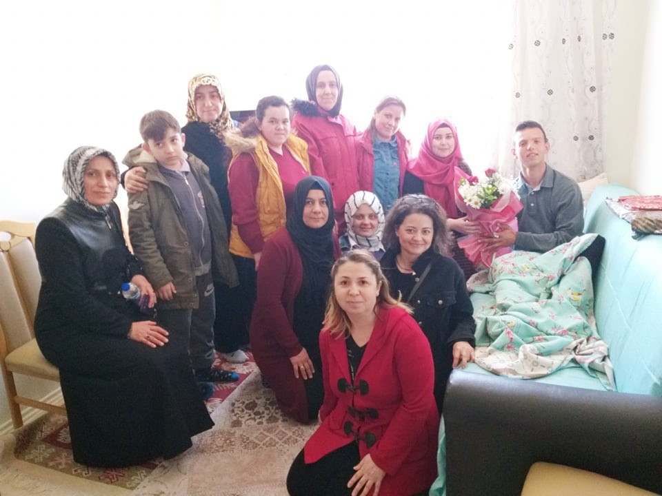 Kurs eğitmeni kursiyerleri ile birlikte İdlib gazisi Ertemiz’i ziyaret etti 