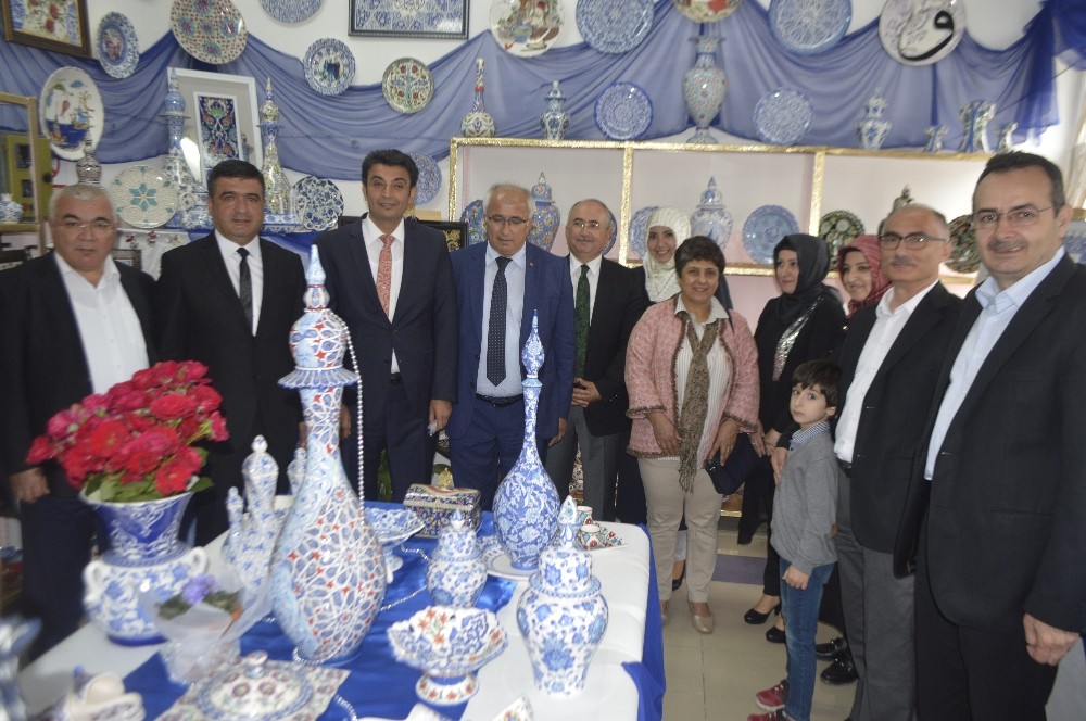 Kursiyerlerden yıl sonu sergisi 