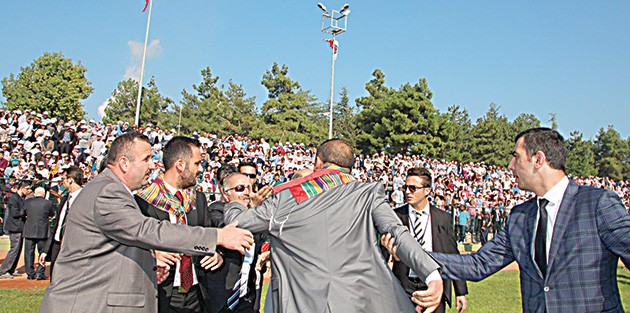 ‘Kürsü tekmeleyenler provokasyon yaptı’