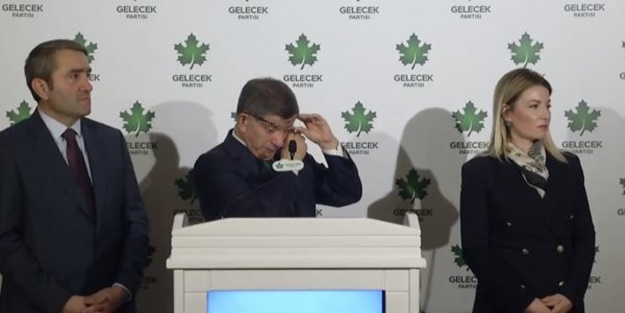 Davutoğlu'nun kürsüde zor anları!