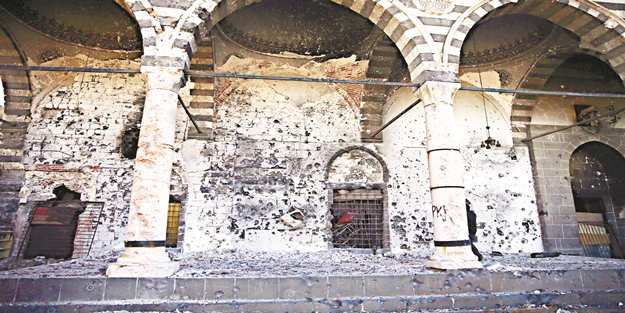 Kurşunlu Camii'nde her yer kurşun izi!