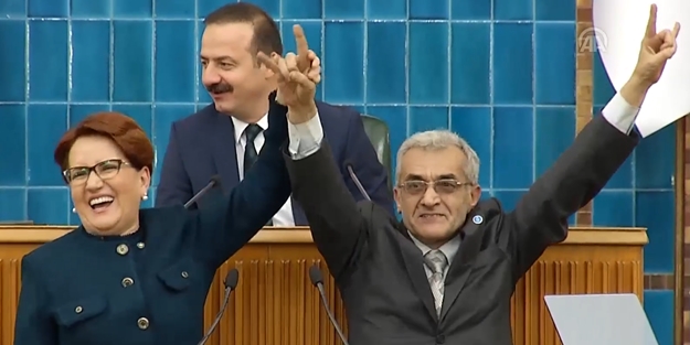 Kürsüye çıkan İYİ Partili bozkurt işareti yapamadı!