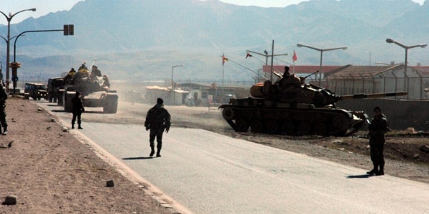 Kürt katliamcısı PKK köy bastı!