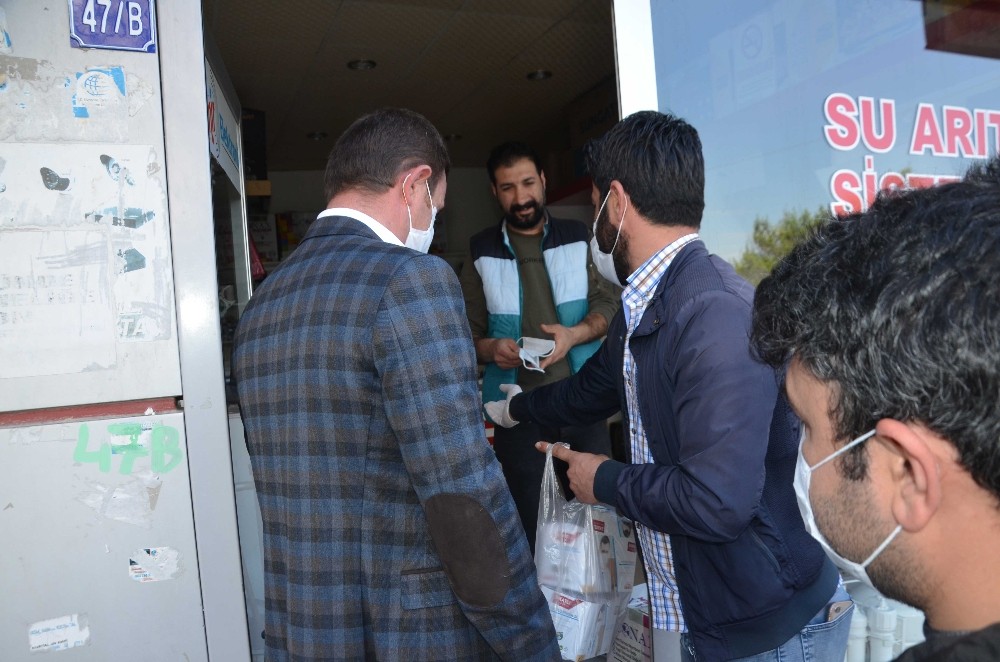 Kurtalan’da vatandaşlara ücretsiz maske dağıtıldı 