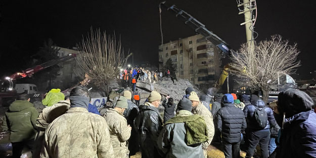 Kurtarma çalışmaları gece de devam ediyor