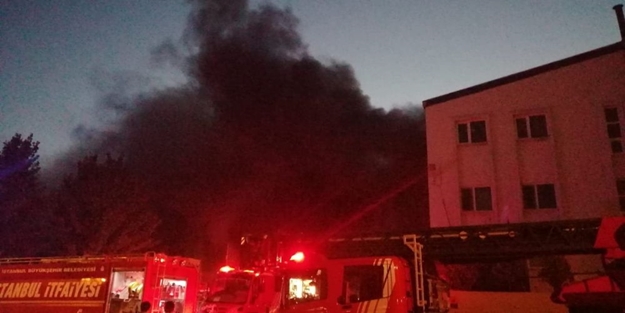 Kurtköy'de fabrika yangını