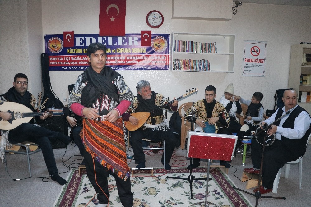 Kurtuluş coşkusunu müzikal gösteriyle kutladılar 