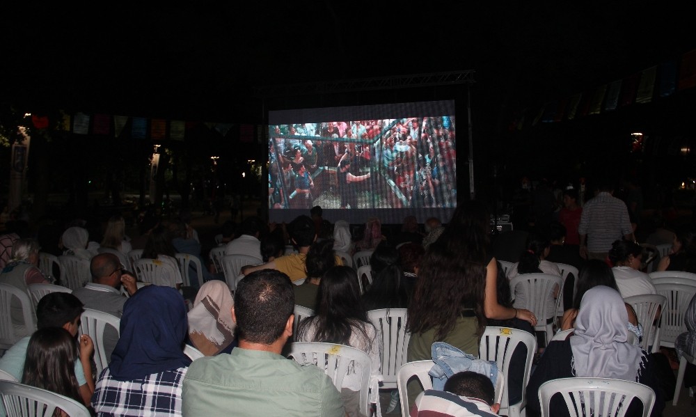 Kurtuluş Parkı’nda sinema keyfi 