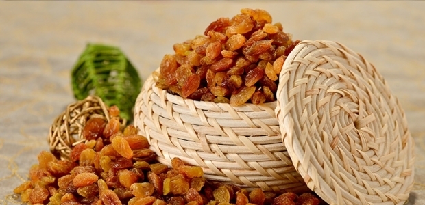 Kuru üzüm mazotla yıkanıyor!