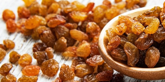 Kuru üzüm yemek karaciğer ve bağırsaklarınız toksinlerden temizler!