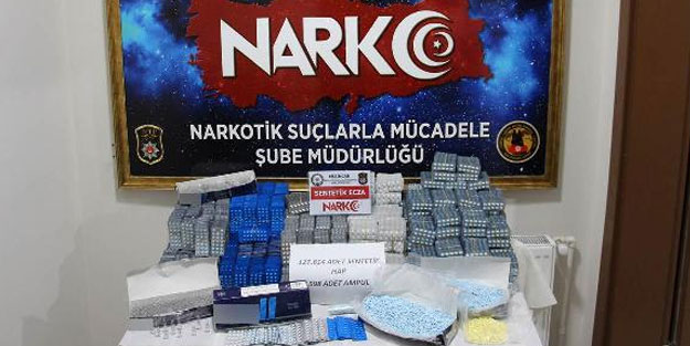 Kuru üzüm yüklü TIR'da reçeteye tabi 127 bin 814 hap ele geçirildi