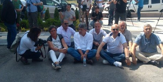 Kurultay isteyen CHP'li delegeler açlık grevine başladılar!