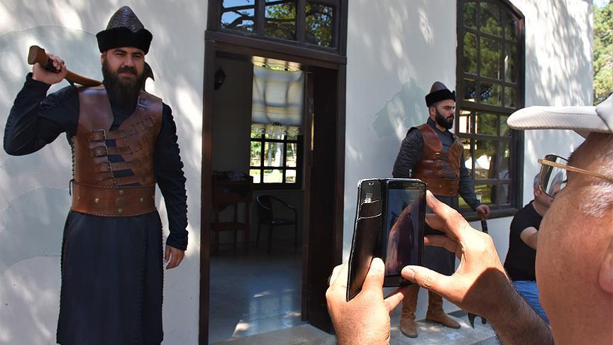 'Kuruluşun ruhu'nu Ertuğrul Gazi Türbesi'nde yaşıyorlar