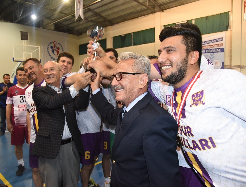 Kurumlar arası voleybol turnuvası sona erdi 