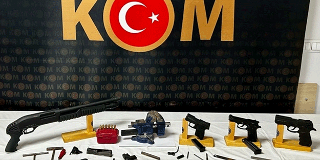 Kurusıkı tabancaları ateşli silaha dönüştüren 2 şüpheli yakalandı
