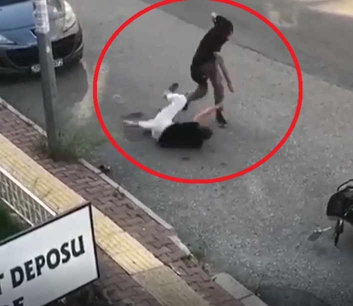 Kurye ve müşteri arbede kamerada 