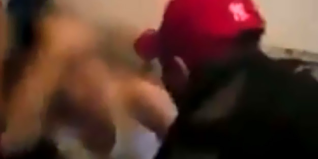 Kurye yemek siparişi veren genci böyle darp etti