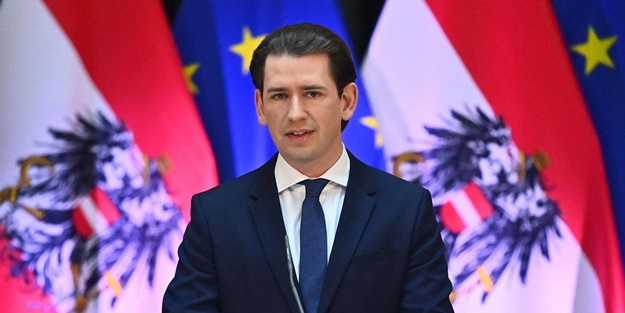 Kurz’a yakın 2 bakan istifa etti