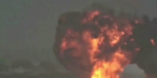 Kuş sürüsüne çarpan savaş uçağı, kalktığı pisti bombaladı!