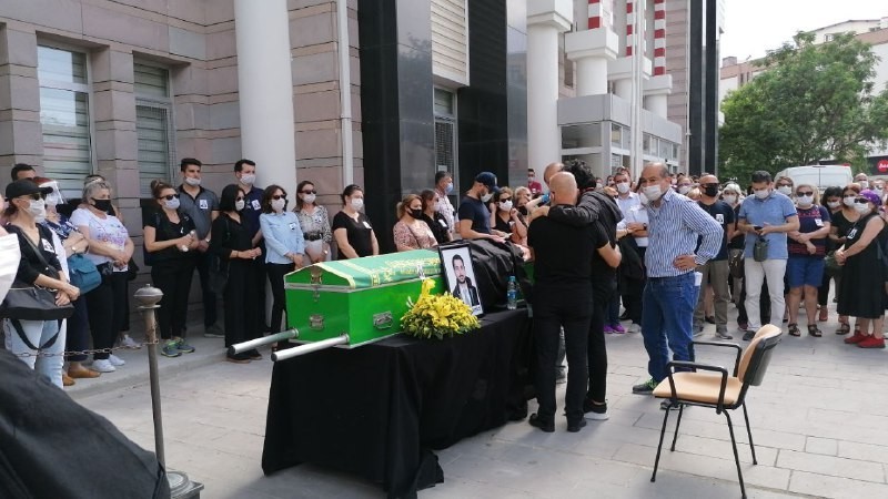 Kuşadalı genç avukat toprağa verildi 