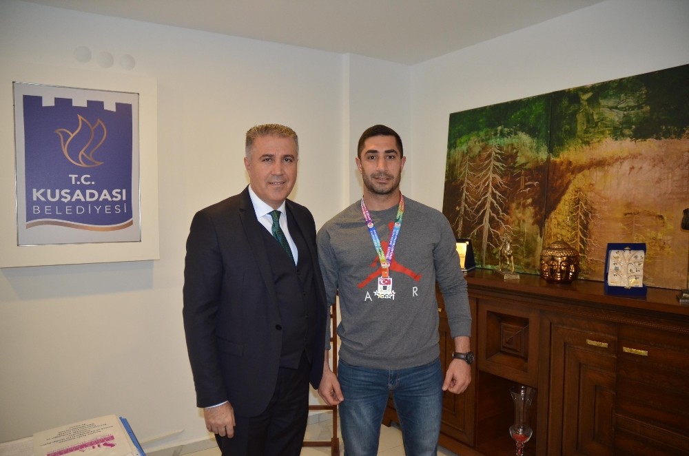 Kuşadalı Ozan Ali Akkılıç Türkiye Şampiyonu oldu 