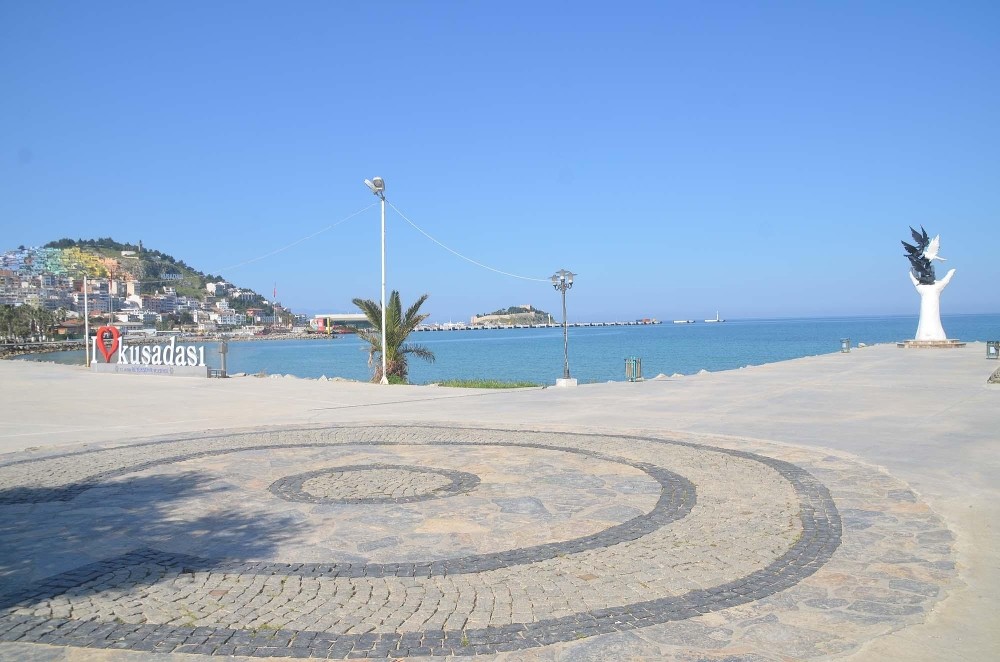 Kuşadalılar evde kaldı, hizmet vatandaşın ayağına gitti 