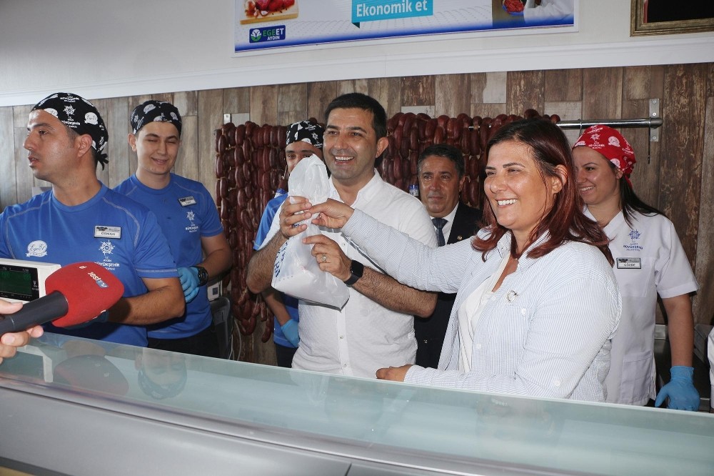 Kuşadası 3. Ege Et mağazasının açılışı mitinge dönüştü 