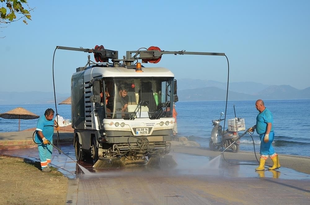 Kuşadası bayrama hazır 