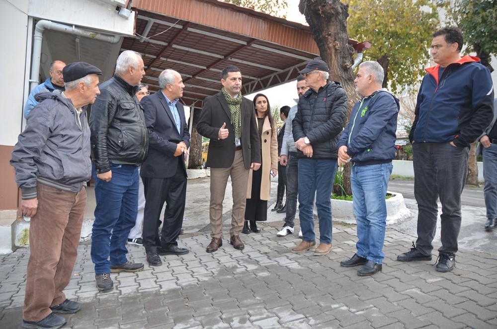 Kuşadası Belediye Başkanı her gün bir sokakta vatandaşlarla buluşarak mesaisine başlıyor 