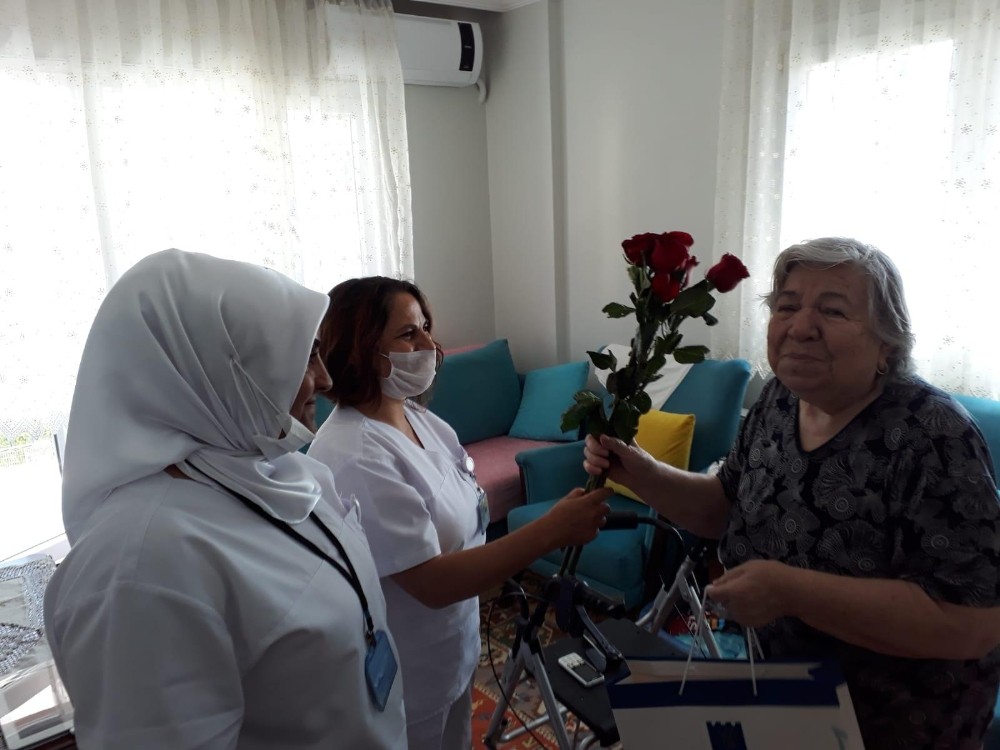 Kuşadası Belediyesi anneleri unutmadı 