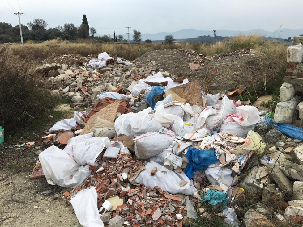 Kuşadası Belediyesi çevreyi kirletenlere karşı dedektif gibi çalışıyor 
