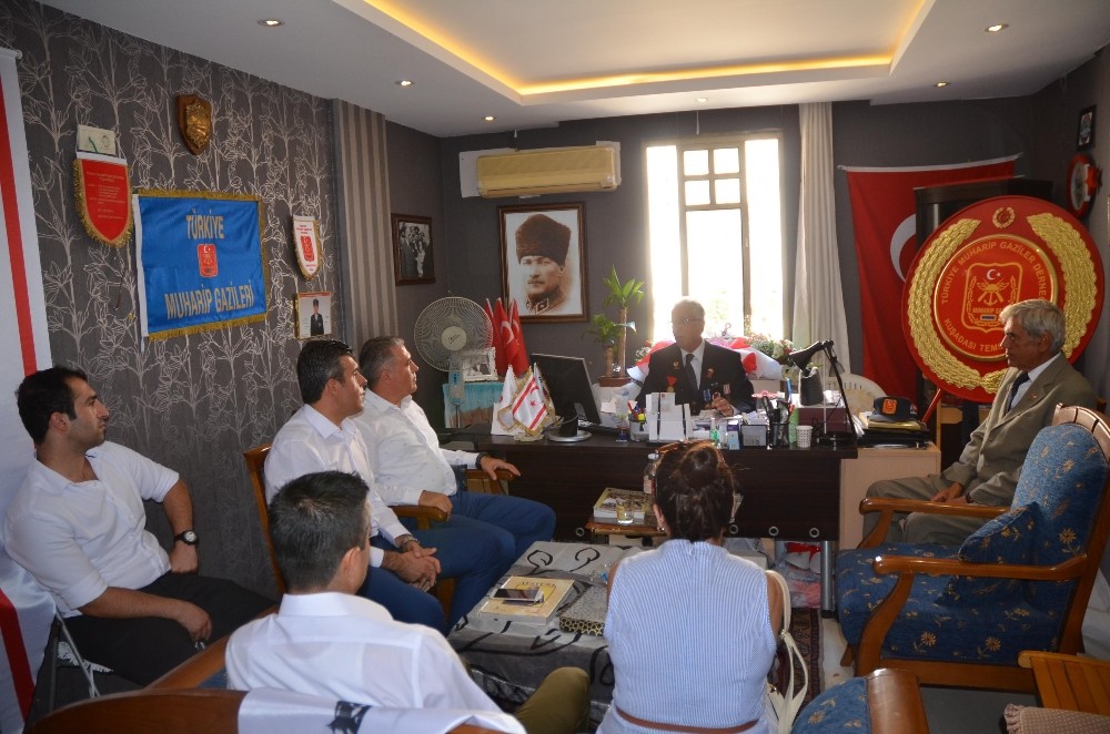Kuşadası Belediyesi gazileri ve şehitleri unutmadı 