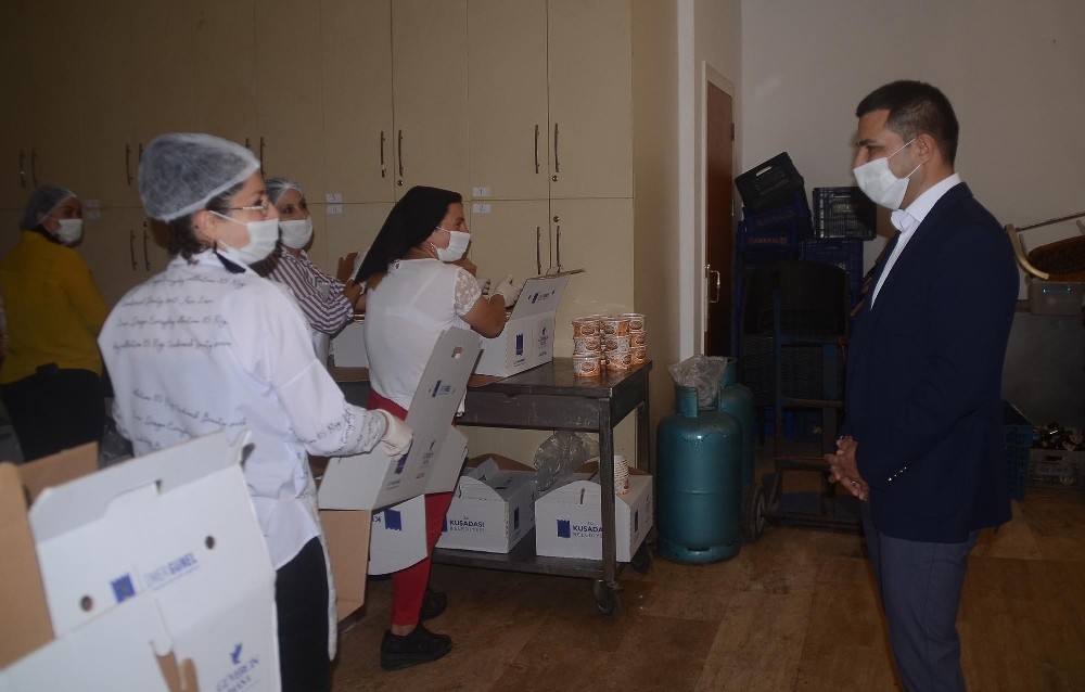 Kuşadası Belediyesi iki ayda 4 bin 866 ailenin yardımına koştu 