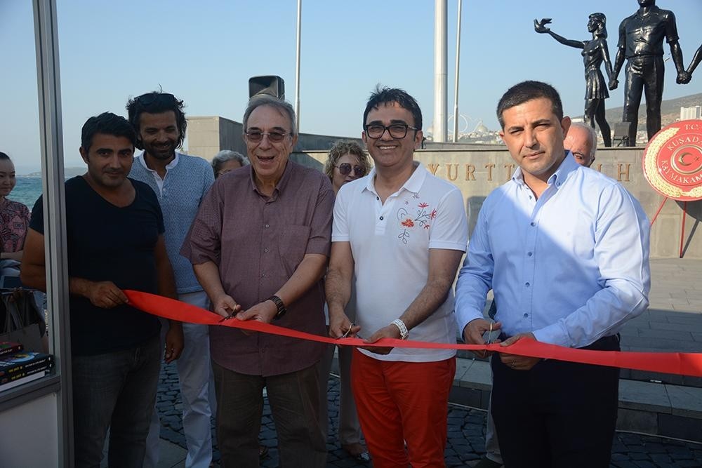 Kuşadası Kitap Nostalji ve Plak Günleri başladı 