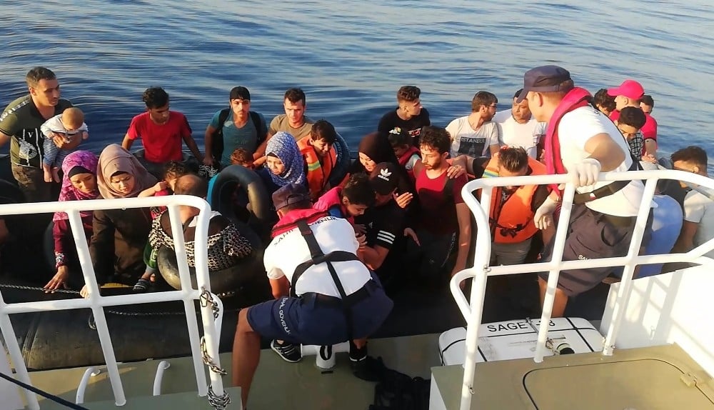 Kuşadası Körfezi’nde 2 operasyonda 88 düzensiz göçmen yakalandı 
