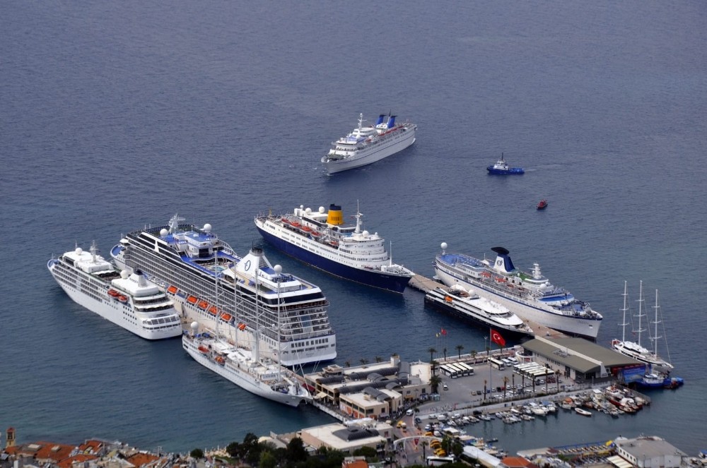 Kuşadası lüks yolcu gemilerinin uğrak limanı olacak 