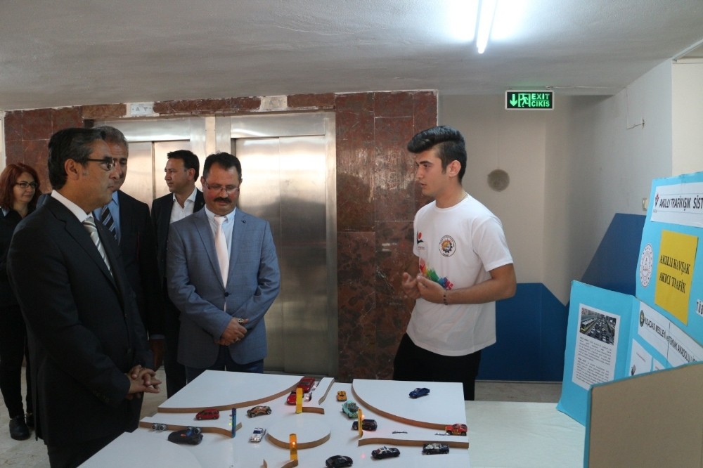 Kuşadası MTAL öğrencileri projelerini TÜBİTAK Bilim Fuarında sergilendi 