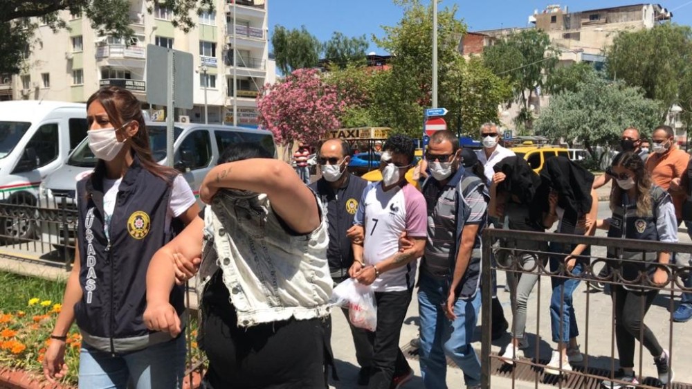 Kuşadası polisi gasp çetesini çökertti: 5 gözaltı 