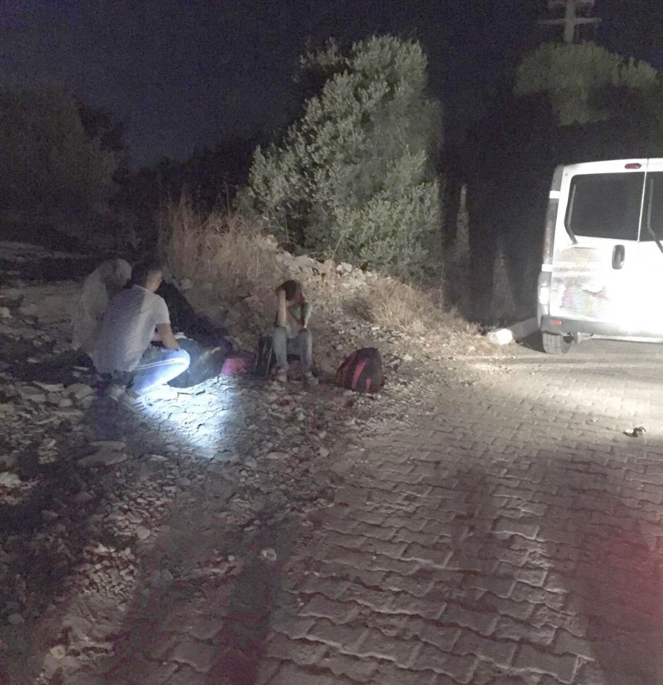 Kuşadası Polisi’nden kaçak göçmen operasyonu, 13 kişi gözaltına alındı 