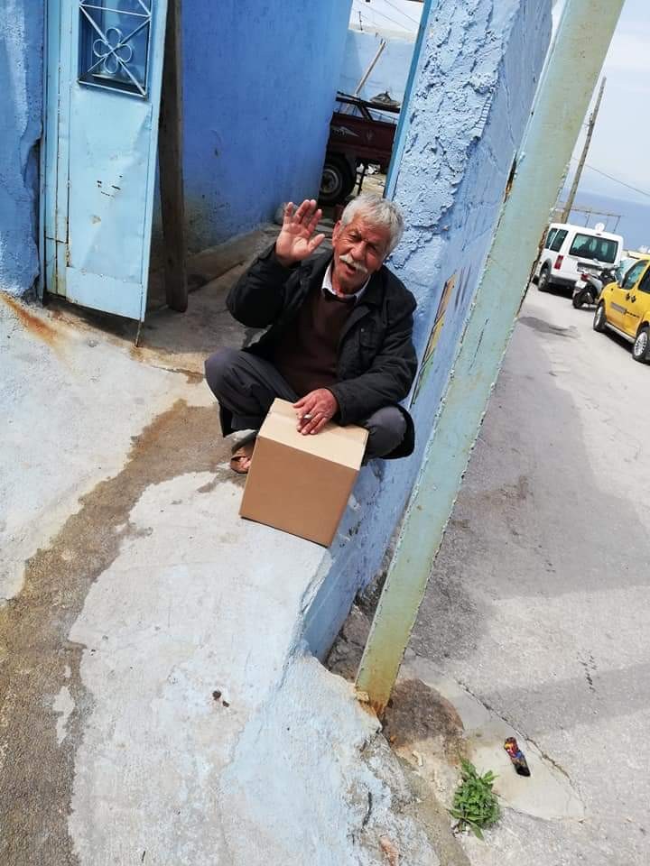Kuşadası Romanlar Derneği hergün 1500 ekmek dağıtıyor 