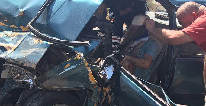 Kuşadası- Selçuk sınırında trafik kazası: 3’ü ağır 5 yaralı